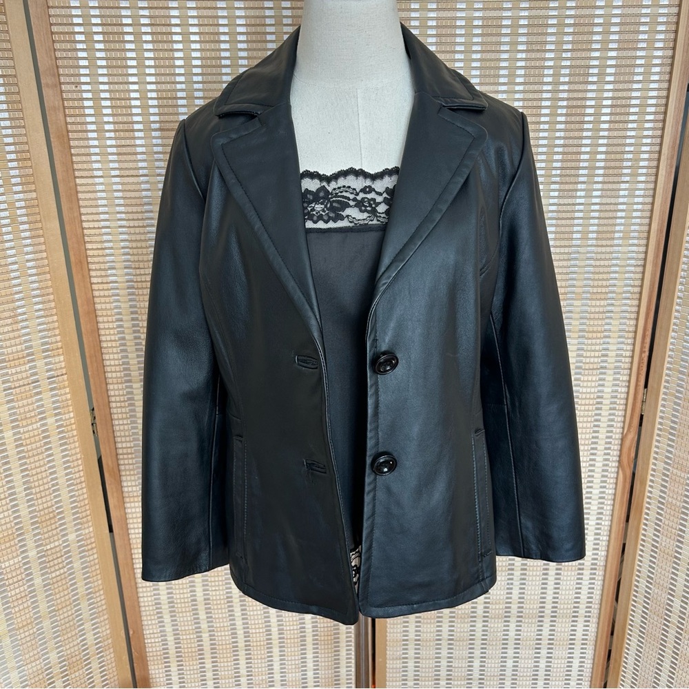 Vintage 90’s Classic Women's Black Leather Jacket size M